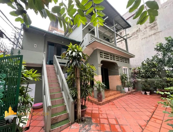 Large garden house for rent at Westlake Tay Ho (1)