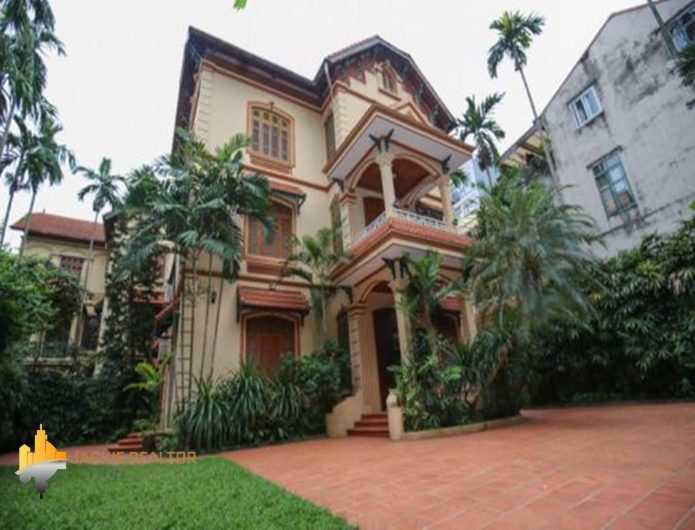 Large garden villa for rent at Tay Ho Westlake (1)