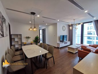 Looking to rent a big 4-bedroom apartment at Vinhomes West Point (2)