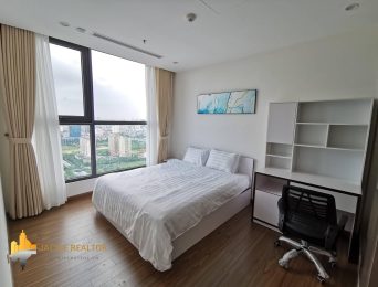 Looking to rent a big 4-bedroom apartment at Vinhomes West Point (3)