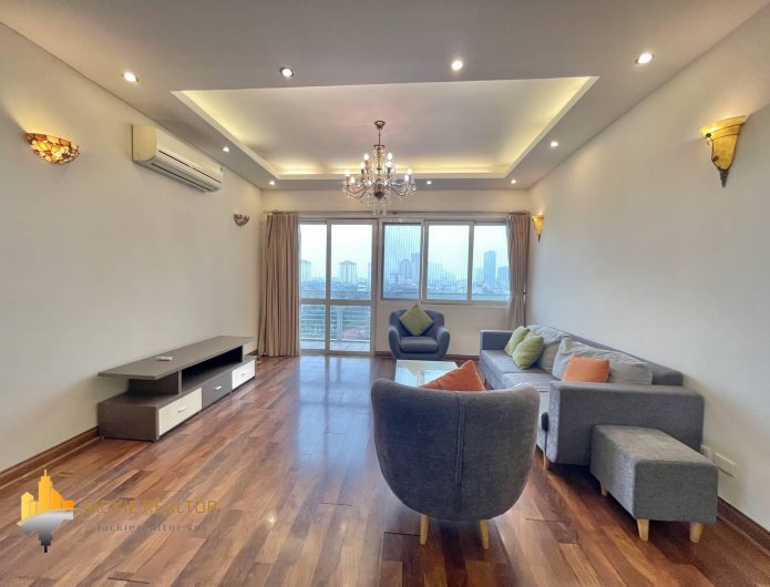 Lovely 3-bedroom apartment for rent in E4 Ciputra Tay Ho (1)