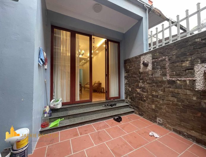 Lovely house for rent in Tu Hoa street, near Intercontinental Hanoi Westlake (1)