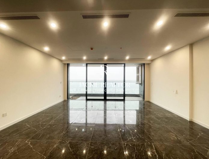 Luxurious 2-bedroom apartment at Sunshine Golden River for rent (1)