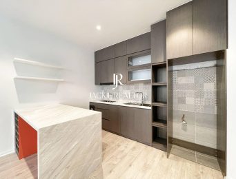 Luxurious 2-bedroom serviced apartment in To Ngoc Van for rent (4)