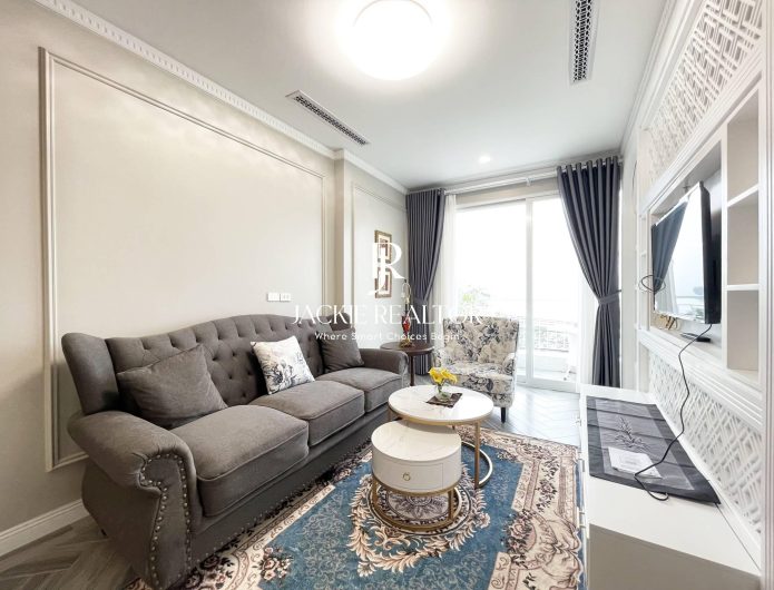 Luxurious 2BHK apartment with lake view for rent on Xuan Dieu street (1)