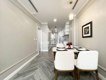 Luxurious 2BHK apartment with lake view for rent on Xuan Dieu street (5)