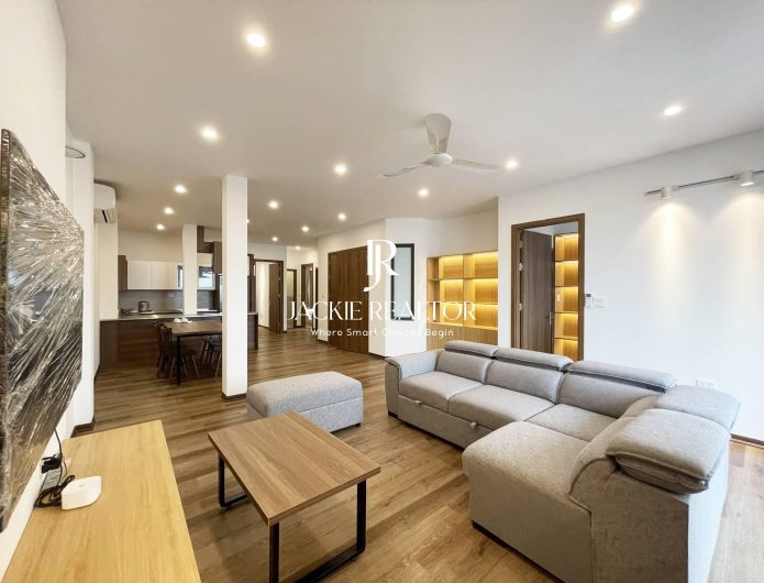 Luxurious 3-Bedroom Apartment for Rent in Tay Ho (1)