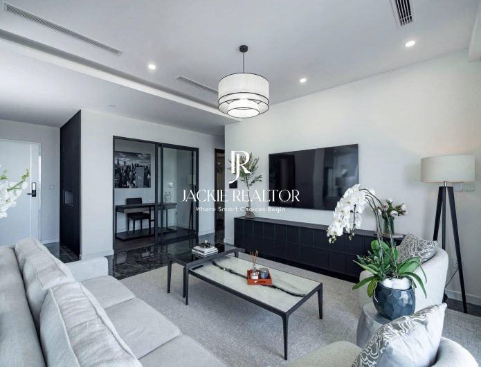 Luxurious 3-bedroom 161SQM apartment at Sunshine Golden River for rent (1)