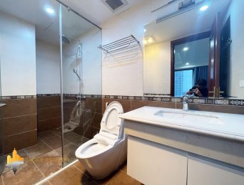 Luxurious 3BRs apartment in 59 Xuan Dieu for rent (5)