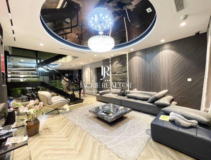 Luxurious 4BR duplex apartment Sunshine City for rent (1)