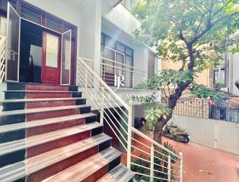 Luxurious 5-bedroom villa for rent on To Ngoc Van street, Tay Ho area (2)