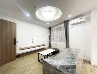 Luxurious Lake View Apartment for Rent in Lac Long Quan Area (3)