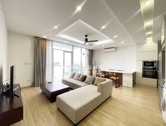 Luxurious lakefront living A serviced apartment in Quang An for rent (2)