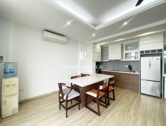 Luxurious lakefront living A serviced apartment in Quang An for rent (5)