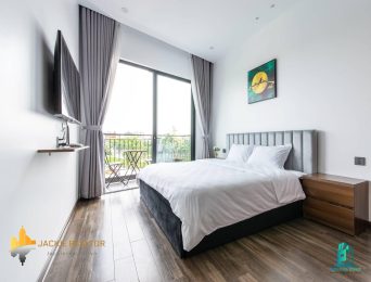 Luxurious studio in Trinh Cong Son Street, West Lake for rent (4)