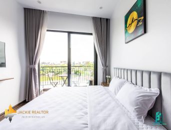Luxurious studio in Trinh Cong Son Street, West Lake for rent (5)