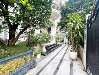 Luxury villa with an area of ​​300m2 in Ciputra Hanoi for rent (2)