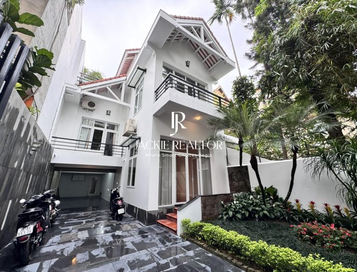 Luxury villa with garden for rent in To Ngoc Tay Street, Tay Ho Ward, Hanoi (1)