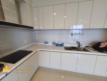 Marvellous high-level floor Starlake Daewoo apartment for rent (12)