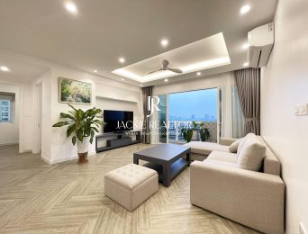 Marvelous 3-bedroom apartment in E1 Ciputra for rent (2)