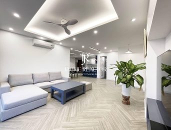 Marvelous 3-bedroom apartment in E1 Ciputra for rent (4)