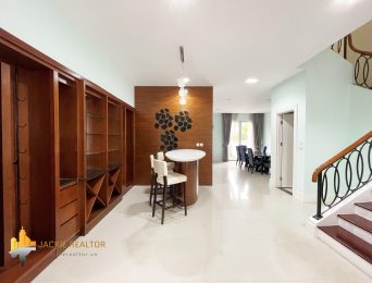 Marvelous semi-detached house in Vinhomes Riverside for rent (5)