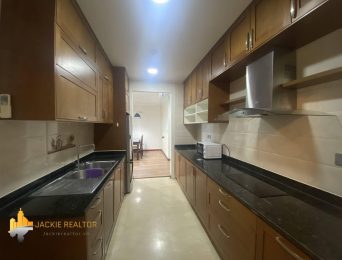 Minimalist wooden furniture apartment for rent in L1 Ciputra (5)