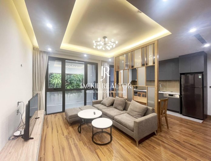 Modern 2-bedroom serviced apartment for rent on Tu Hoa Street (1)