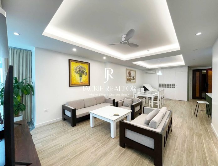 Modern 3-bedroom apartment for rent at E4 Ciputra (1)