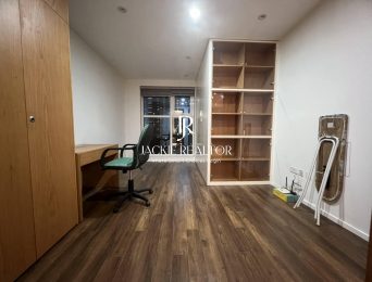 Modern European interior style apartment for rent at L3 Ciputra (5)