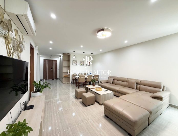 Modern high-end apartment for rent at L5 Ciputra (1)