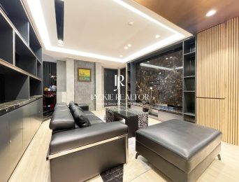 Modern renovated 2-bedroom apartment for rent at E4 Ciputra (3)