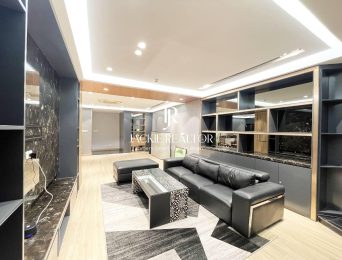 Modern renovated 2-bedroom apartment for rent at E4 Ciputra (4)