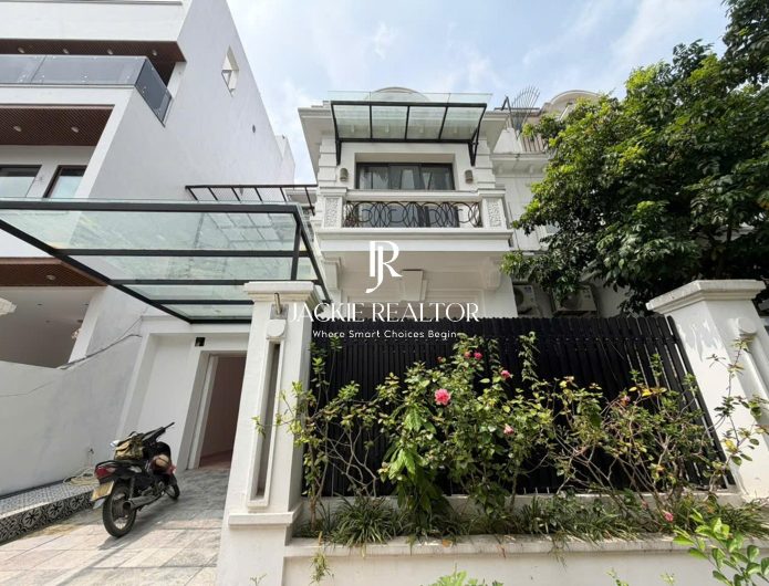Modern unfurnished 4-bedroom house with a garage for rent in Ciputra (1)