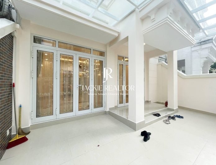 Modern villa for rent in T5 area - Ciputra Hanoi (1)