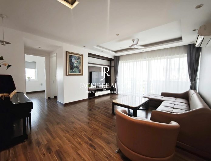 Must see Prestigious 3BRs (+1 office room) apartment in E4 Ciputra for rent (1)