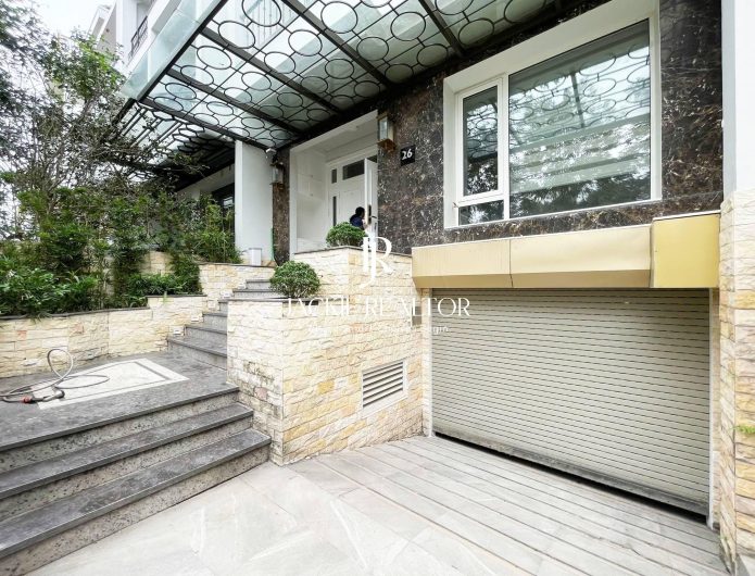 Neo-classical 4BHK villa in Ciputra for rent (1)