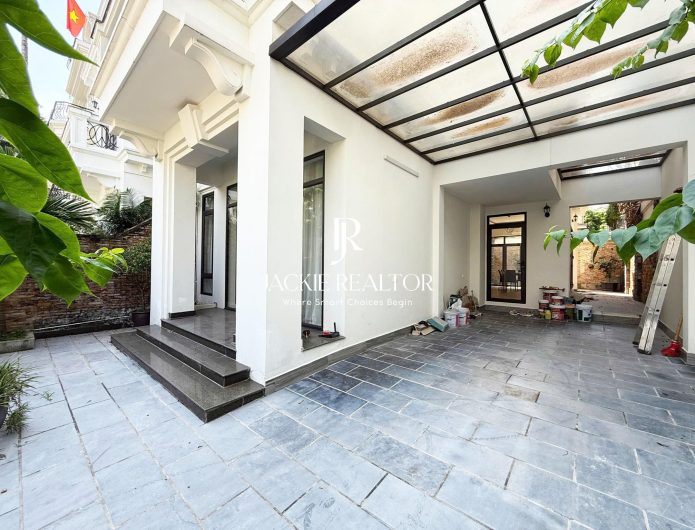 New 5-bedroom garden villa in Ciputra Hanoi for rent (1)