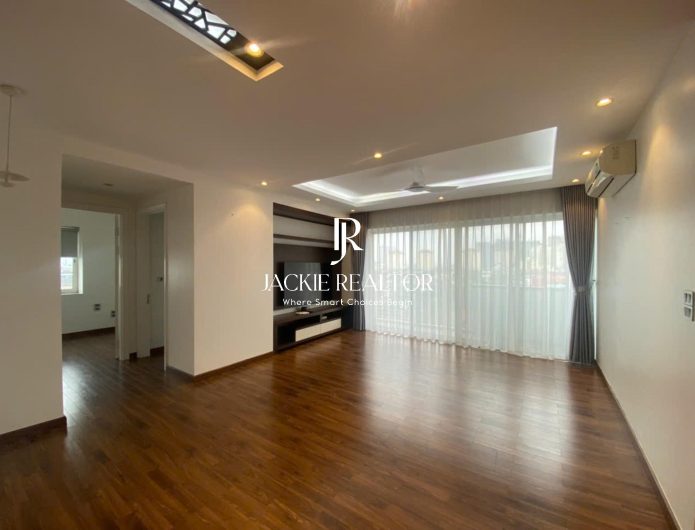 New & Spacious 153-SQM apartment at E4 Ciputra for rent (1)