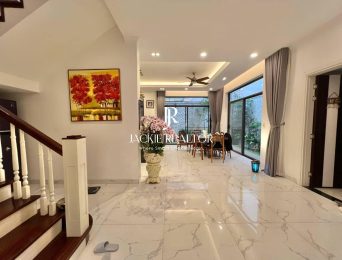 Newish 5-bedroom villa for rent at T8 Ciputra (5)
