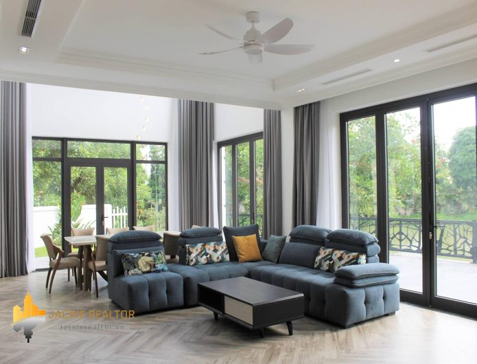 Newish detached villa for for rent in Vinhomes Riverside, Long Bien (1)