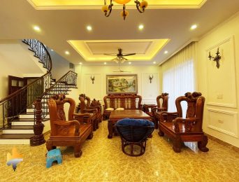 Nice 3BRs villa for rent with wooden furniture in Vinhomes Riverside (2)