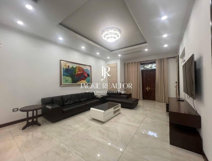 Nice 4-bedroom villa at D4 Ciputra for rent (1)
