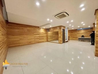 Nice 4BDs villa for rent at Vinhomes Riverside with full furniture (3)