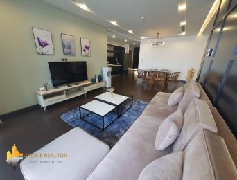 Nice West Lake view apartment for rent in M2 Vinhomes Metropolis (2)