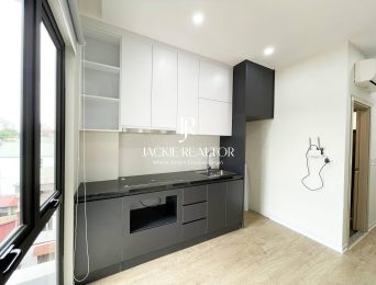 Nice studio in Thuy Khue, Ba Dinh for rent (2)