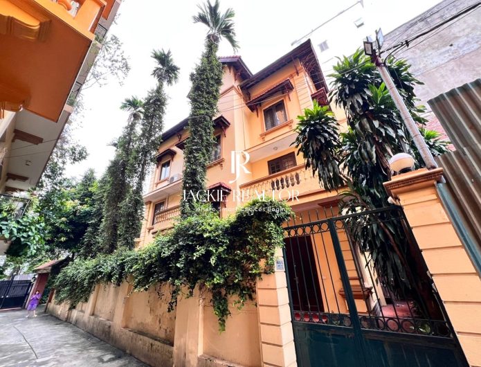 Old French-style pool villa for rent at alley No. 52 To Ngoc Van, Tay Ho, Hanoi (1)