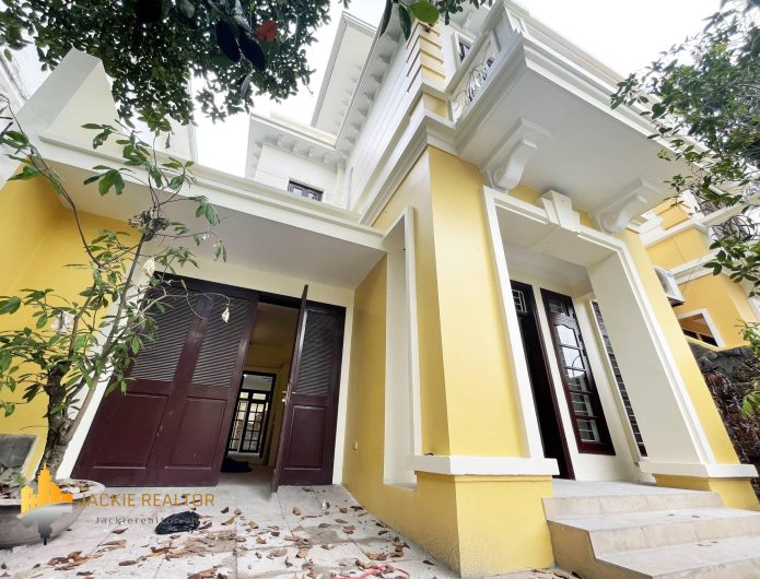 Old French-style villa to rent in D block, Ciputra Hanoi (1)