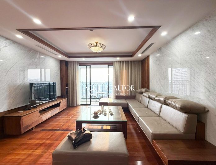 Old-style furnished apartment at D' Le Roi Soleil for rent (1)