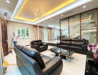 Poetic Vinhomes Riverside house for rent in Bang Lang Block (5)